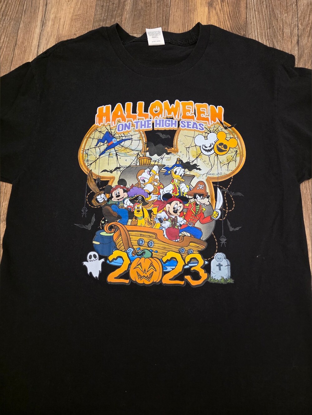 Disney Tee Sz Large 2023 Halloween On The High Seas